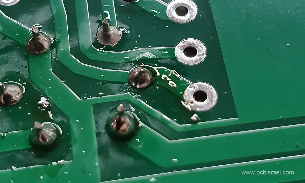 שאריות שטף על PCB